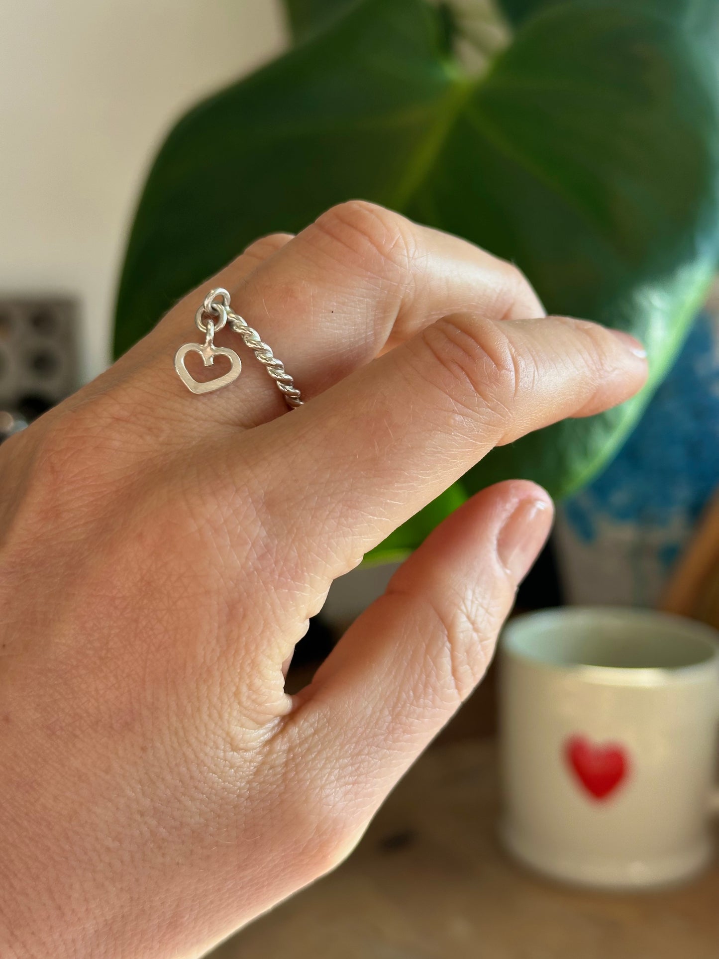 ÅPENT HJERTE - RING MED CHARMS
