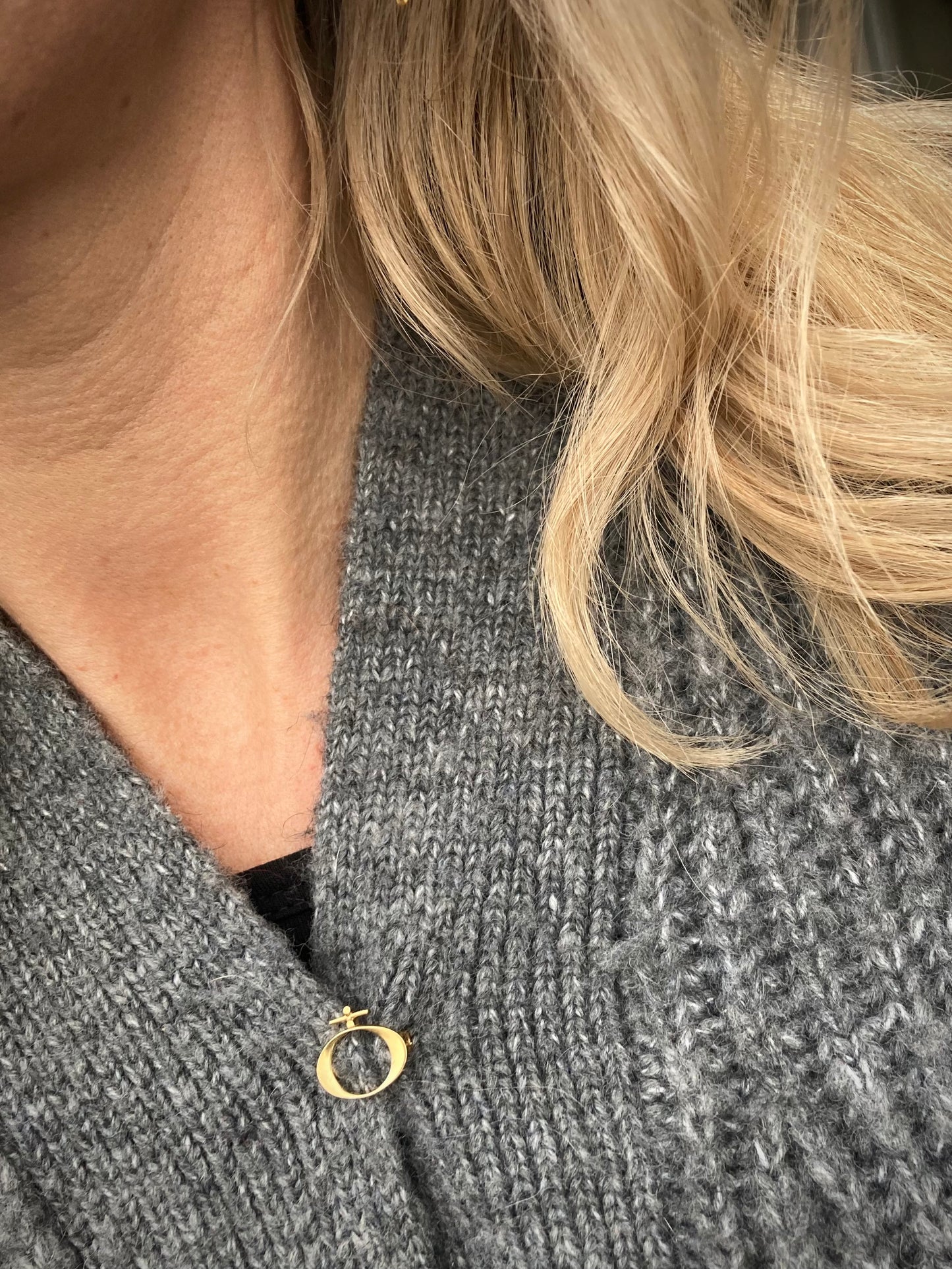 FEMINA LITEN NÅL